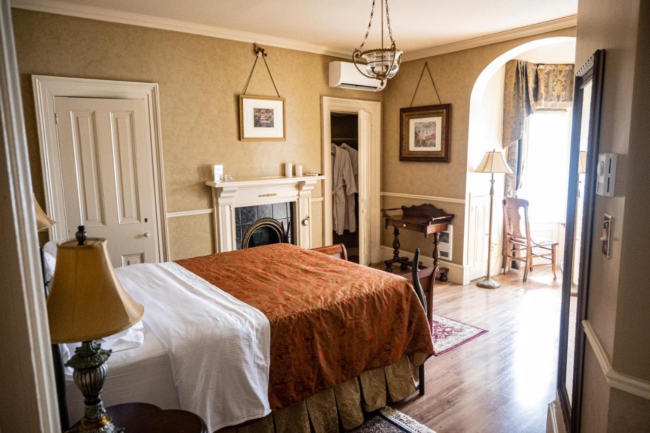 Belle View Manor Inn Harbour Grace Exterior photo